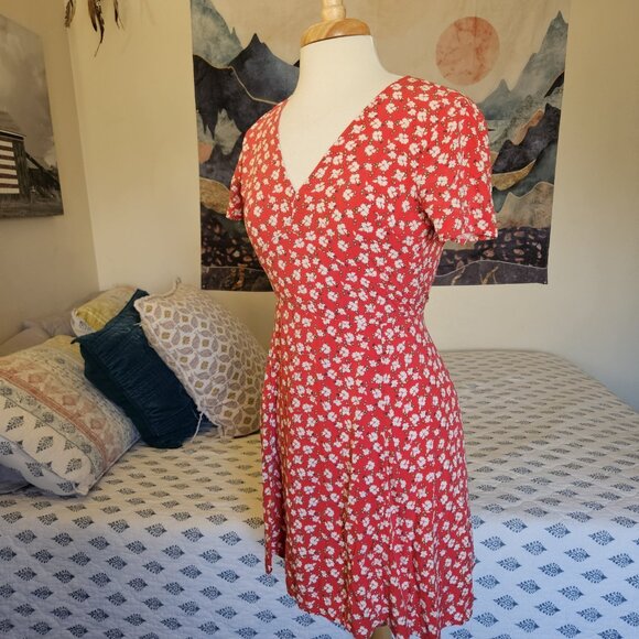 GAP Red Floral Mini Dress Women’s Size 2 Short Sleeve V-Neck Fit & Flare - Picture 14 of 16